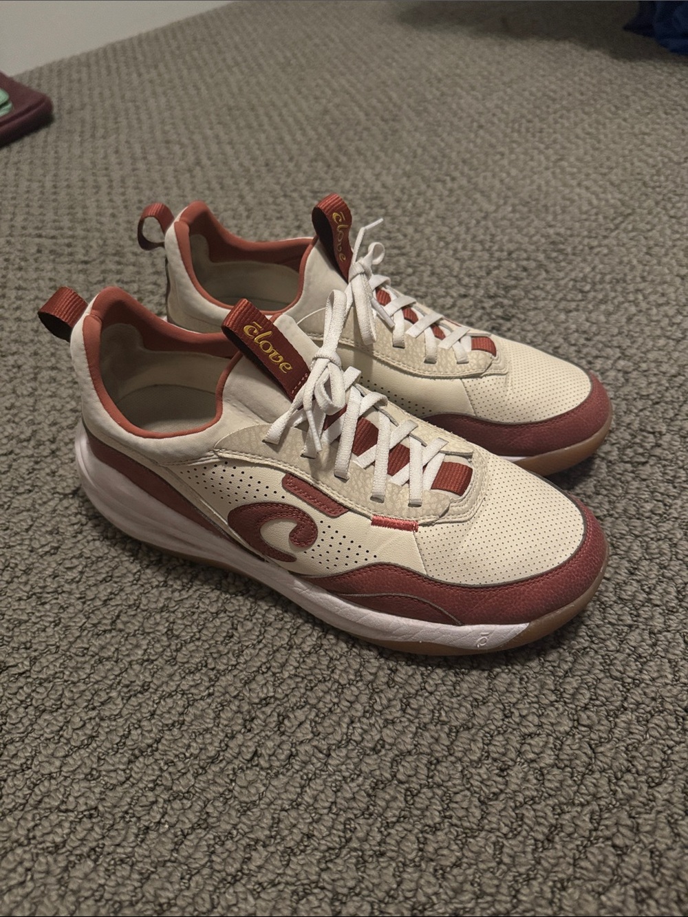 Clove Strada, barely worn